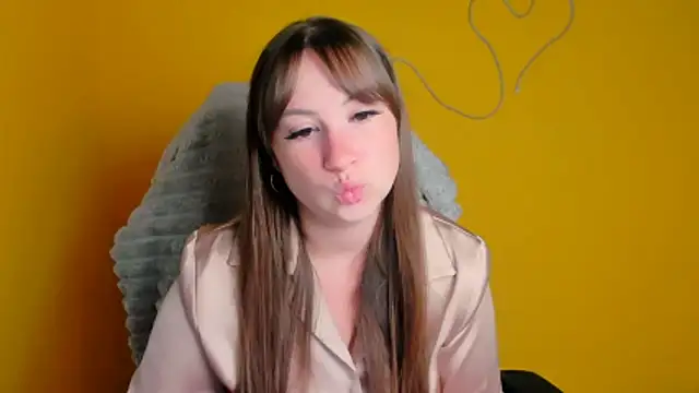 Snapshot of Tiffani_Angel chatting on June 19, 5:34 am Tiffani Angel online show from June 19, 5:34 am