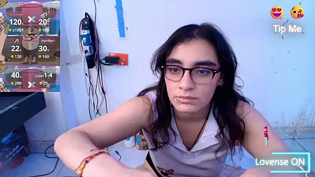 Snapshot of Ellaa_honey chatting on June 3, 6:24 pm Ellaa honey online show from June 3, 6:24 pm