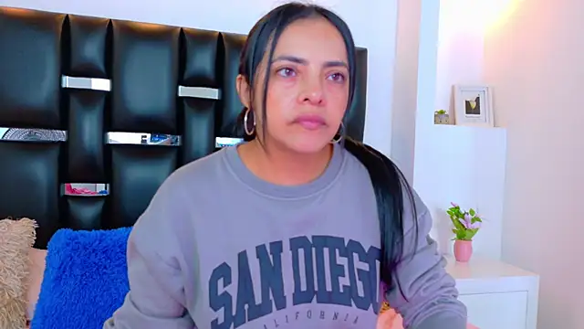 Snapshot of Estrellaa_023 chatting on May 25, 12:00 pm Estrellaa 023 online show from May 25, 12:00 pm