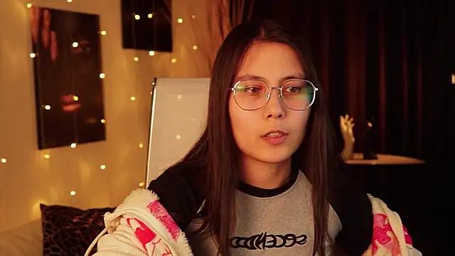 ElisonAvergarden online show from April 16, 3:13 pm