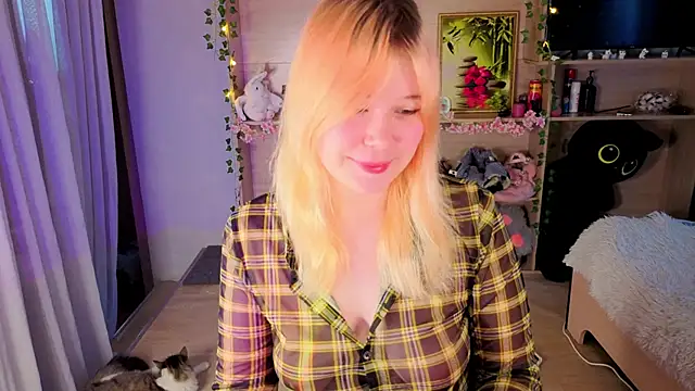 Snapshot of unburnedgirl chatting on April 4, 3:38 am unburnedgirl online show from April 4, 3:38 am