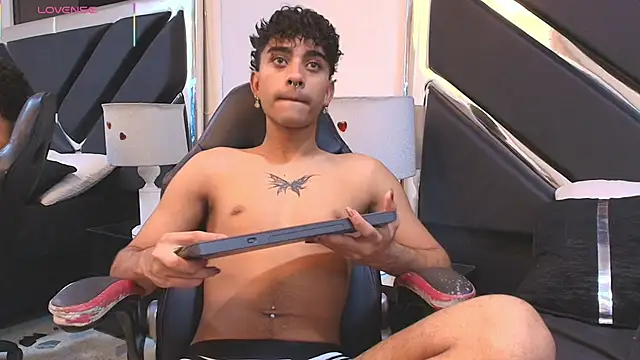 MiikeOthon online show from April 4, 4:11 am