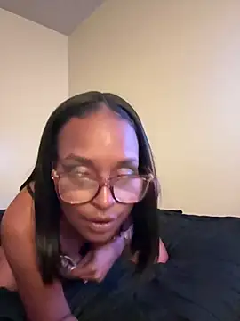 Snapshot of Obeythedoll chatting on April 1, 1:06 am Obeythedoll online show from April 1, 1:06 am