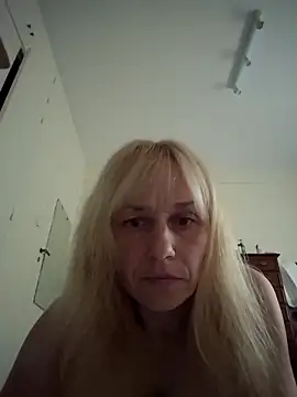 RinaSunX online show from April 21, 4:01 pm