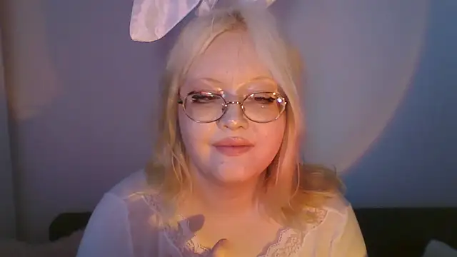 Snapshot of Elayne_Sweet chatting on April 5, 8:11 am Elayne Sweet online show from April 5, 8:11 am