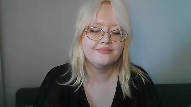 Snapshot of Elayne_Sweet chatting on April 7, 9:21 am Elayne Sweet online show from April 7, 9:21 am