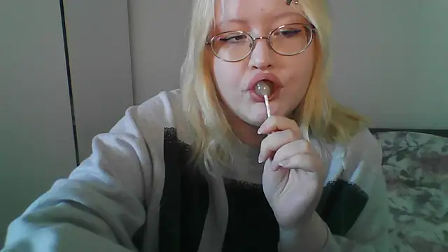 Snapshot of Elayne_Sweet chatting on April 18, 8:07 am Elayne Sweet online show from April 18, 8:07 am