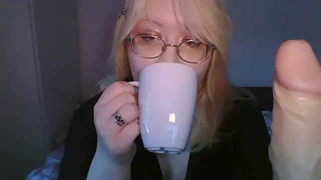 Snapshot of Elayne_Sweet chatting on April 21, 6:09 am Elayne Sweet online show from April 21, 6:09 am