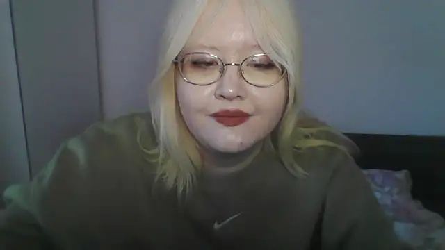 Snapshot of Elayne_Sweet chatting on May 15, 10:44 am Elayne Sweet online show from May 15, 10:44 am