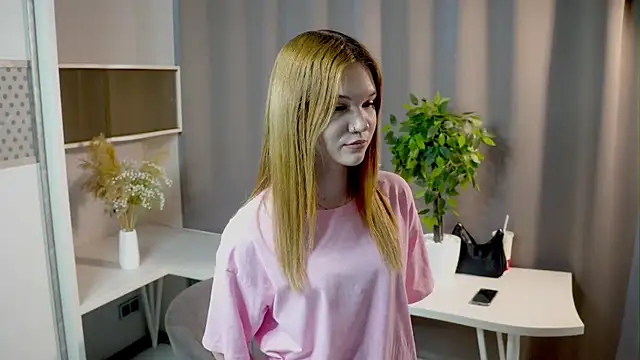 Snapshot of DawnByard chatting on April 3, 8:45 am DawnByard online show from April 3, 8:45 am