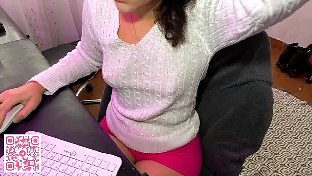 petitecurlybrunette online show from June 26, 4:22 pm