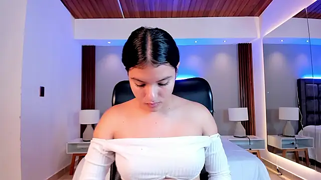 zoelins online show from May 1, 1:48 pm
