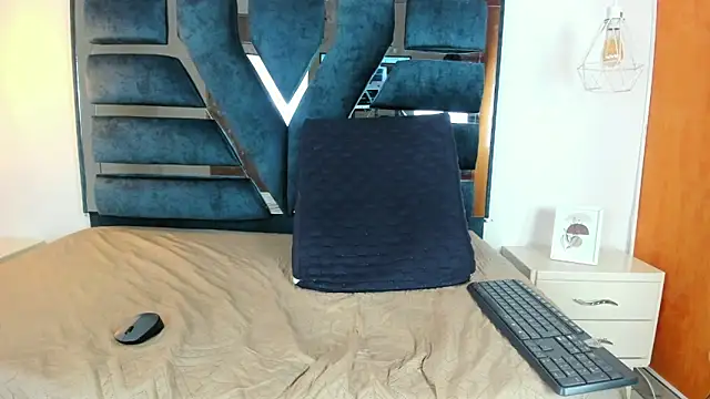 Alantaylorr  online show from May 29, 3:54 pm