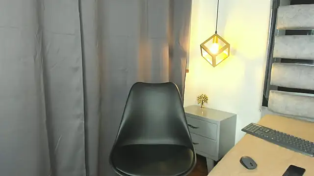 Alantaylorr  online show from July 14, 4:28 am