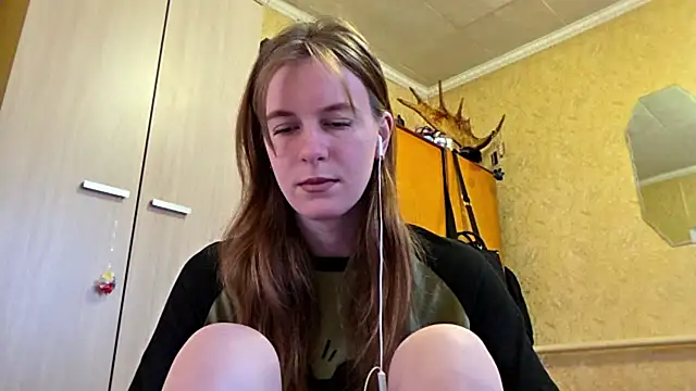 DonnaKuc online show from April 22, 6:16 am