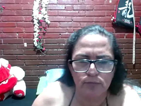 kristalmarelyn online show from May 6, 6:30 am