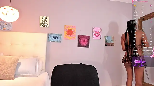Snapshot of Melaniaa_Roussee chatting on May 9, 2:39 am Melaniaa Roussee online show from May 9, 2:39 am