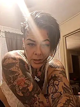 Snapshot of Kitty_bang chatting on April 15, 3:57 am Kitty bang online show from April 15, 3:57 am