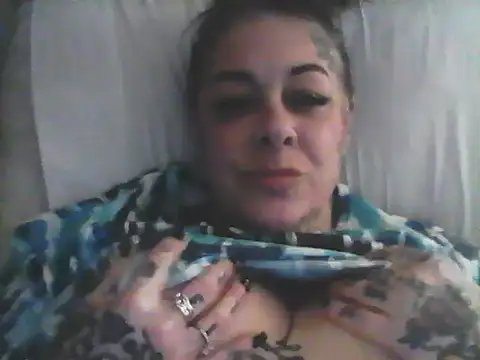 Snapshot of Kitty_bang chatting on April 22, 12:13 am Kitty bang online show from April 22, 12:13 am