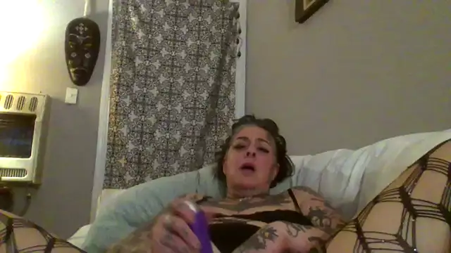 Snapshot of Kitty_bang chatting on May 19, 1:56 am Kitty bang online show from May 19, 1:56 am