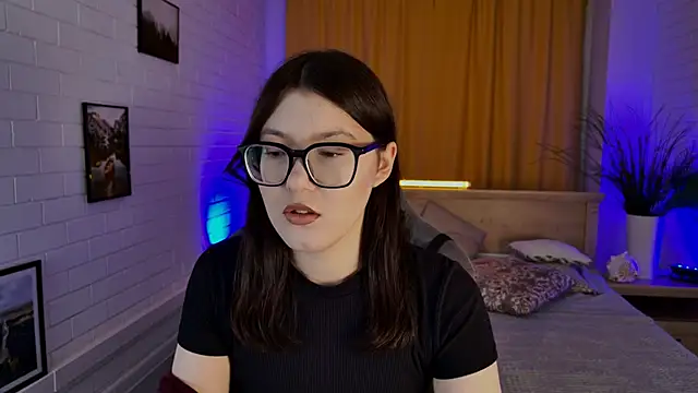 Snapshot of JennyGibson chatting on April 14, 5:13 am JennyGibson online show from April 14, 5:13 am