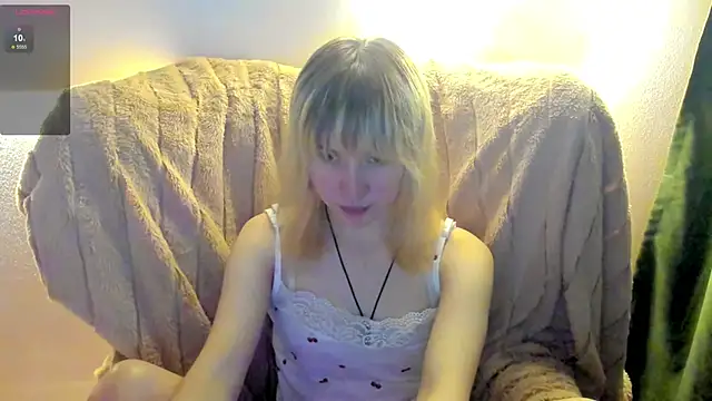 Snapshot of MiaKimiko chatting on June 22, 1:18 am MiaKimiko online show from June 22, 1:18 am