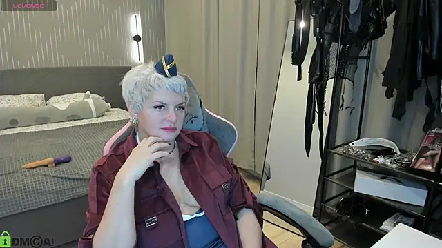 Snapshot of Linda_Zef1r chatting on April 18, 1:20 am Linda Zef1r online show from April 18, 1:20 am