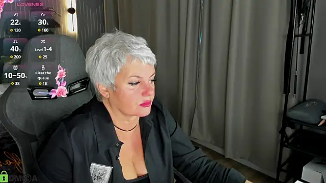 Snapshot of Linda_Zef1r chatting on May 7, 1:00 am Linda Zef1r online show from May 7, 1:00 am
