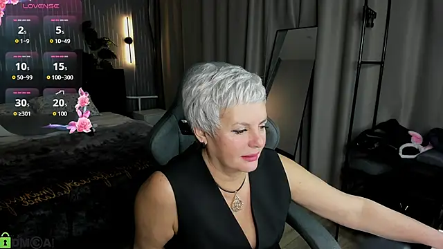 Snapshot of Linda_Zef1r chatting on May 30, 1:03 am Linda Zef1r online show from May 30, 1:03 am