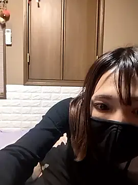 Snapshot of mikuchi1019 chatting on May 2, 10:26 pm mikuchi1019 online show from May 2, 10:26 pm