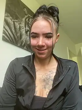 Snapshot of zoeelinks chatting on April 14, 10:10 am zoeelinks online show from April 14, 10:10 am