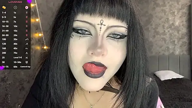 EmilyEmbears online show from June 12, 6:34 am