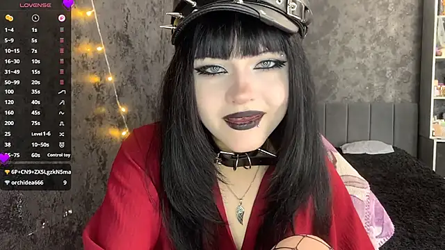 EmilyEmbears online show from June 15, 7:21 am