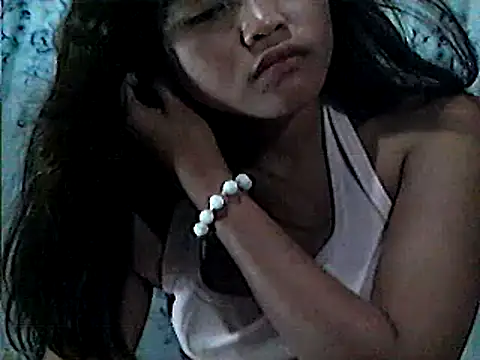 Snapshot of AsianPinay18 chatting on April 14, 10:54 am AsianPinay18 online show from April 14, 10:54 am