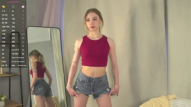 Snapshot of AubreyHoltry chatting on May 17, 11:06 am AubreyHoltry online show from May 17, 11:06 am
