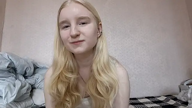 Snapshot of ForwentSeat chatting on April 4, 7:17 am ForwentSeat online show from April 4, 7:17 am