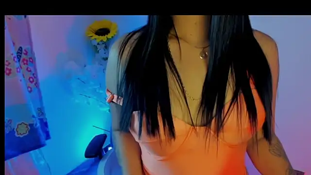 Snapshot of Megan-foxxx- chatting on April 10, 1:22 am Megan-foxxx- online show from April 10, 1:22 am