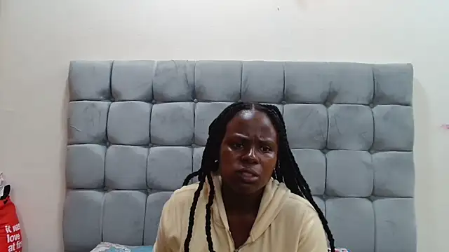 Snapshot of SexiestChoc chatting on April 12, 5:40 pm SexiestChoc online show from April 12, 5:40 pm