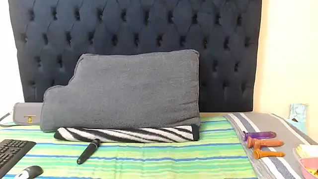 Snapshot of SexiestChoc chatting on May 6, 6:13 pm SexiestChoc online show from May 6, 6:13 pm