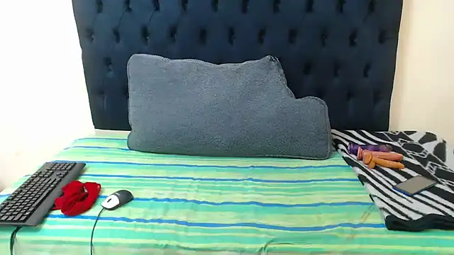 Snapshot of SexiestChoc chatting on May 7, 5:29 pm SexiestChoc online show from May 7, 5:29 pm