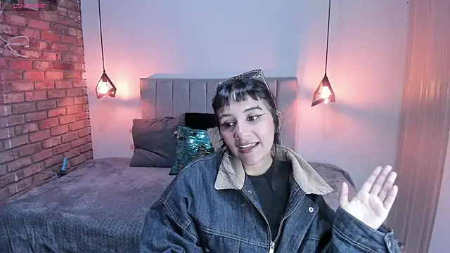 Hanna Clark   online show from May 19, 11:38 am