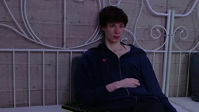 EdwardHogan online show from April 3, 3:54 pm