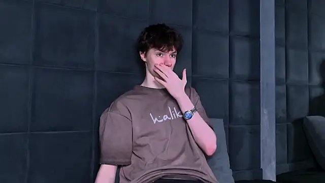 EdwardHogan online show from April 7, 4:29 pm