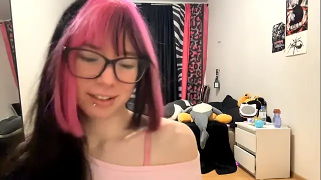 Snapshot of WifeAileen chatting on April 10, 6:51 am WifeAileen online show from April 10, 6:51 am