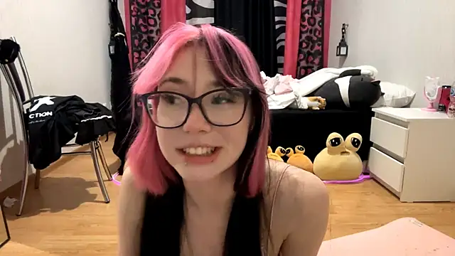 Snapshot of WifeAileen chatting on April 28, 7:41 pm WifeAileen online show from April 28, 7:41 pm
