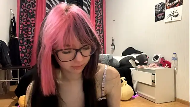 Snapshot of WifeAileen chatting on May 2, 5:12 am WifeAileen online show from May 2, 5:12 am