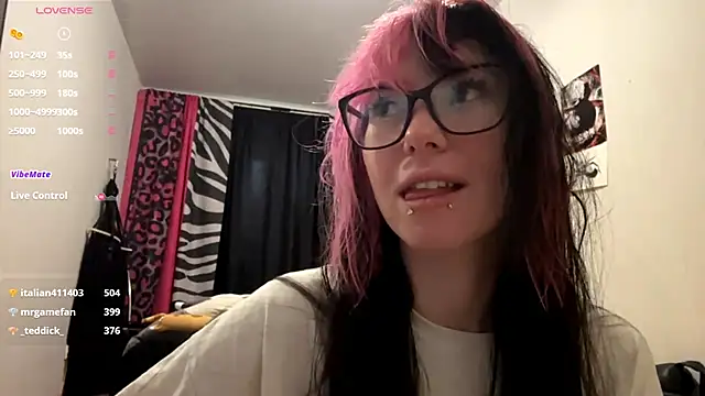 Snapshot of WifeAileen chatting on May 8, 7:14 am WifeAileen online show from May 8, 7:14 am