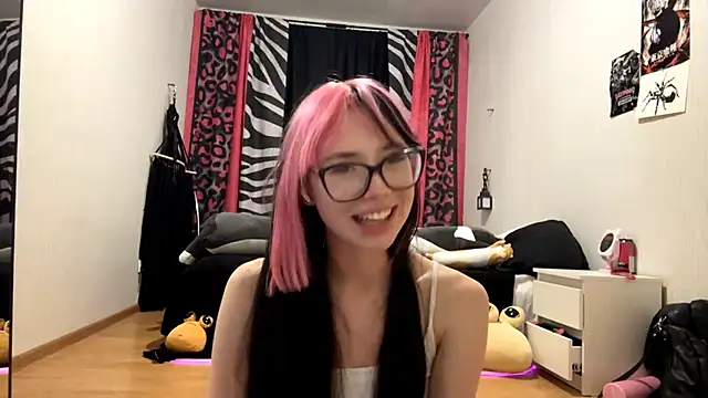 Snapshot of WifeAileen chatting on May 10, 6:24 pm WifeAileen online show from May 10, 6:24 pm