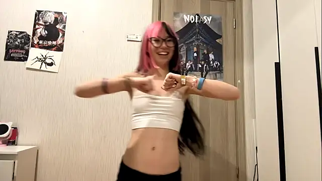 Snapshot of WifeAileen chatting on May 11, 4:04 pm WifeAileen online show from May 11, 4:04 pm