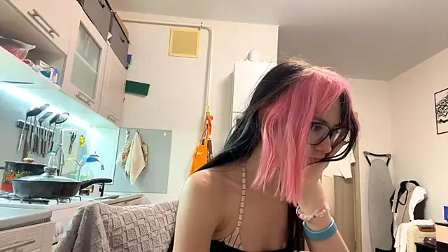 Snapshot of WifeAileen chatting on May 19, 7:31 pm WifeAileen online show from May 19, 7:31 pm